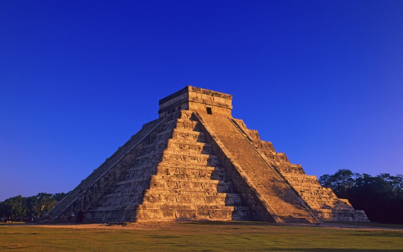 世界名胜之旅 美洲篇 墨西哥 玛雅金字塔图片 Mayan Pyramid of Kukulkan at Chichen Itza Yucatan Peninsula Mexico jpg壁纸 世界名胜之旅美洲篇壁纸 世界名胜之旅美洲篇图片 世界名胜之旅美洲篇素材 风景壁纸 风景图库 风景图片素材桌面壁纸