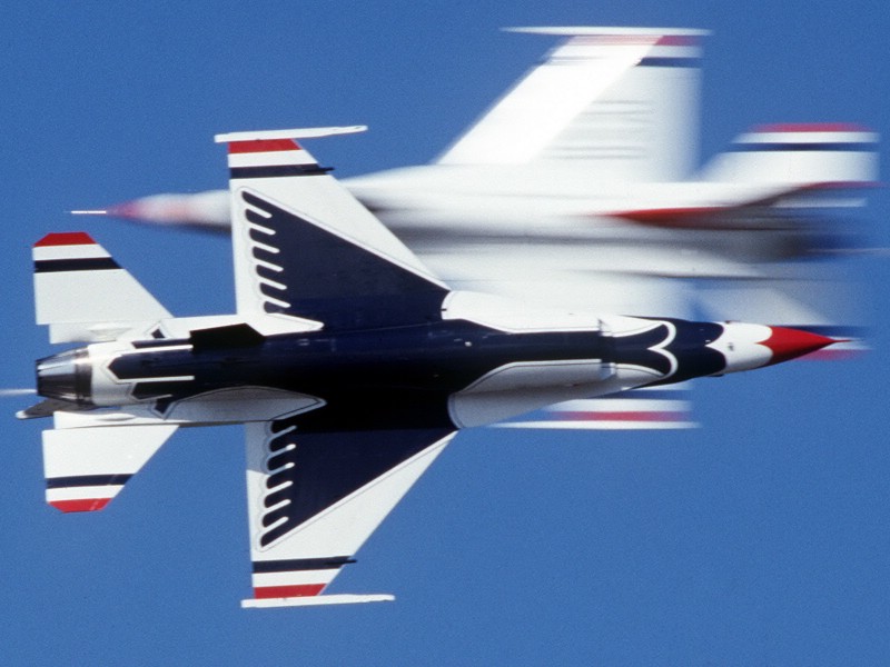 美国空军USAF的雷鸟 USAF Thunderbirds 壁纸6壁纸 美国空军USAF的雷壁纸 美国空军USAF的雷图片 美国空军USAF的雷素材 军事壁纸 军事图库 军事图片素材桌面壁纸