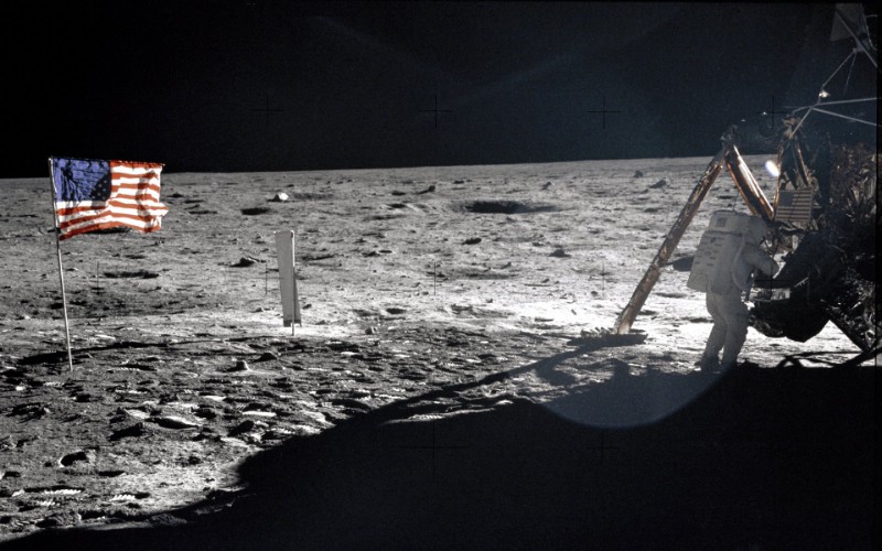 One Giant Leap for Mankind  Neil Armstrong On The Moon 登月舱旁的阿姆斯壮壁纸 阿波罗11号登月40周年纪念壁纸壁纸 阿波罗11号登月40周年纪念壁纸图片 阿波罗11号登月40周年纪念壁纸素材 人文壁纸 人文图库 人文图片素材桌面壁纸