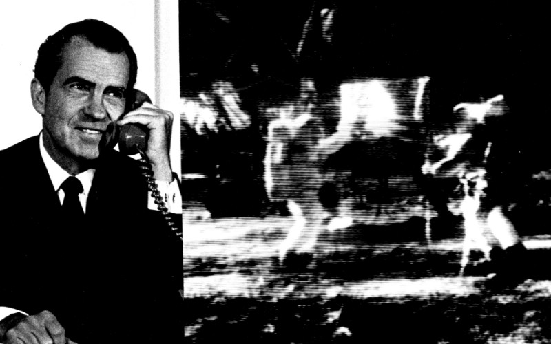One Giant Leap for Mankind  Nixon Telephones Armstrong on the Moon 尼克松和阿姆斯壮月球对话壁纸 阿波罗11号登月40周年纪念壁纸壁纸 阿波罗11号登月40周年纪念壁纸图片 阿波罗11号登月40周年纪念壁纸素材 人文壁纸 人文图库 人文图片素材桌面壁纸