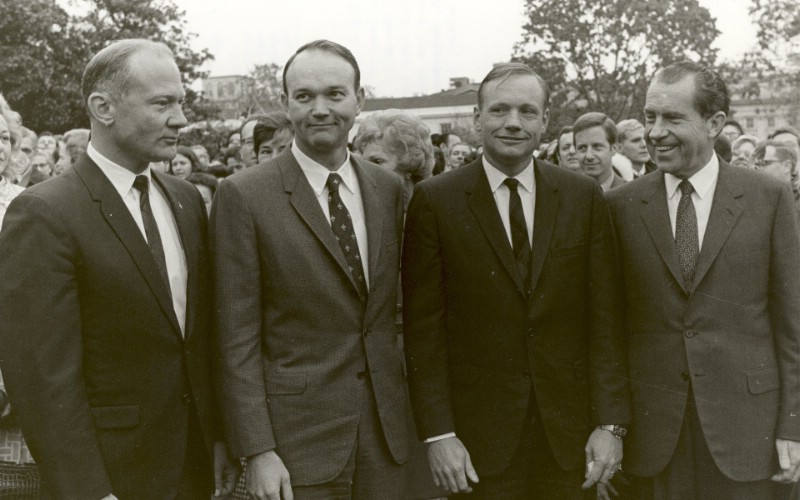 One Giant Leap for Mankind  President Nixon Meets the Apollo 11 Astronauts on the Lawn of the White House 尼克松和三位宇航员在白宫草坪壁纸 阿波罗11号登月40周年纪念壁纸壁纸 阿波罗11号登月40周年纪念壁纸图片 阿波罗11号登月40周年纪念壁纸素材 人文壁纸 人文图库 人文图片素材桌面壁纸