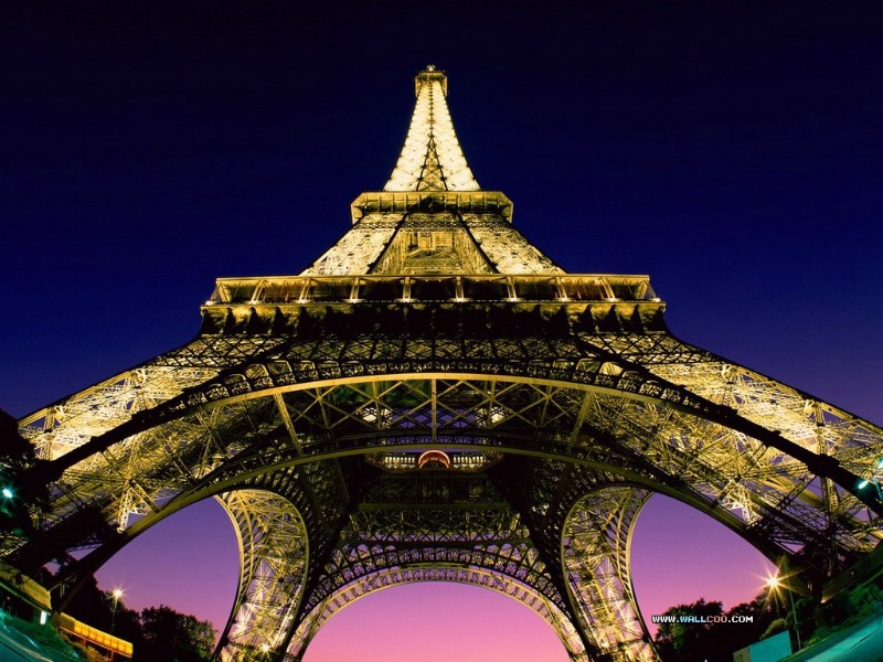  艾菲尔铁塔夜景 Beneath the Eiffel Tower Paris France壁纸 世界都市夜景壁纸 世界都市夜景图片 世界都市夜景素材 人文壁纸 人文图库 人文图片素材桌面壁纸