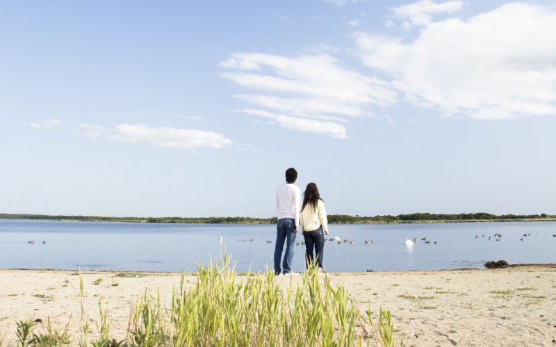  夏日休闲 甜蜜情侣图片壁纸 夏日休闲与阳光海滩壁纸 夏日休闲与阳光海滩图片 夏日休闲与阳光海滩素材 风景壁纸 风景图库 风景图片素材桌面壁纸