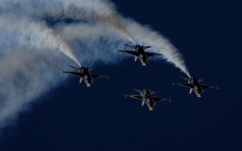 美国空军USAF的雷鸟 USAF Thunderbirds 壁纸39壁纸 美国空军USAF的雷壁纸 美国空军USAF的雷图片 美国空军USAF的雷素材 军事壁纸 军事图库 军事图片素材桌面壁纸